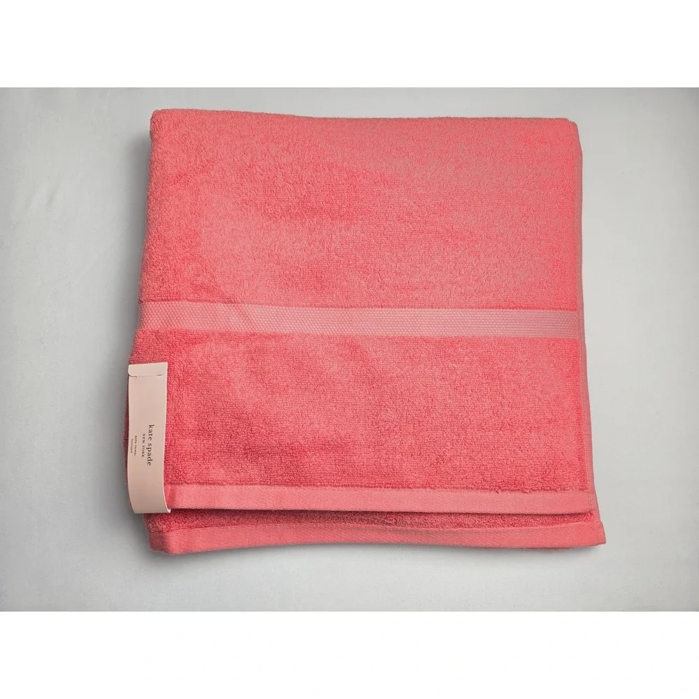 Kate Spade Harrington bath towel NWT pink coral cotton 30x56